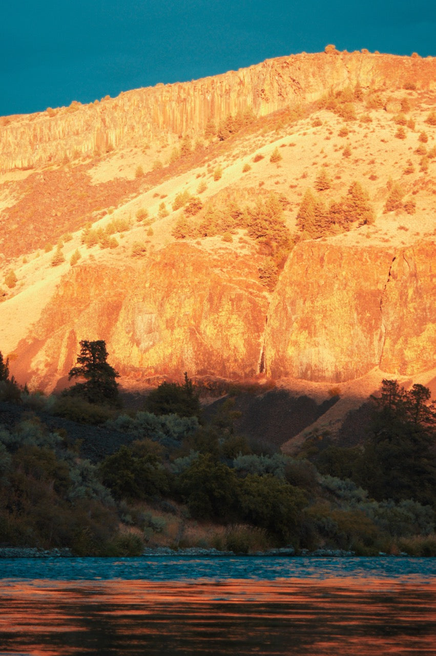 home_slider_03_deschutes_river